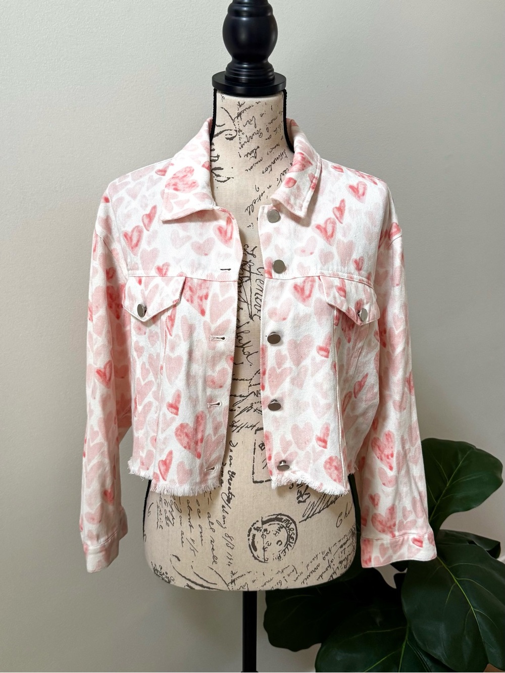 Pink Lily Cropped Jacket Heart Print Raw Hem Button Front Women's Medium
